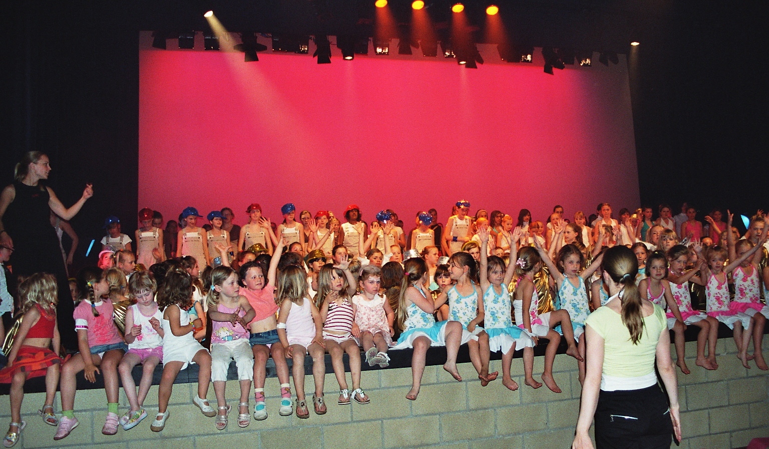 32-on-Stage